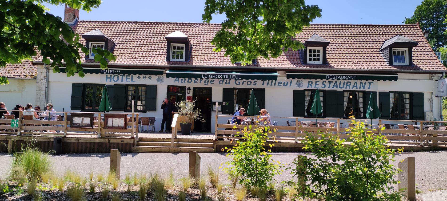 HOTPIC080FS00004_Auberge du Gros Tilleul_ext_Argoules_Somme_HautsdeFrance.jpg