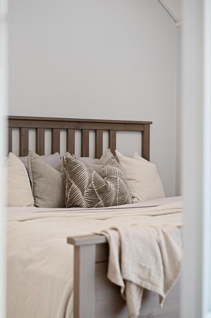 23555986-bedroom-8323949_1280