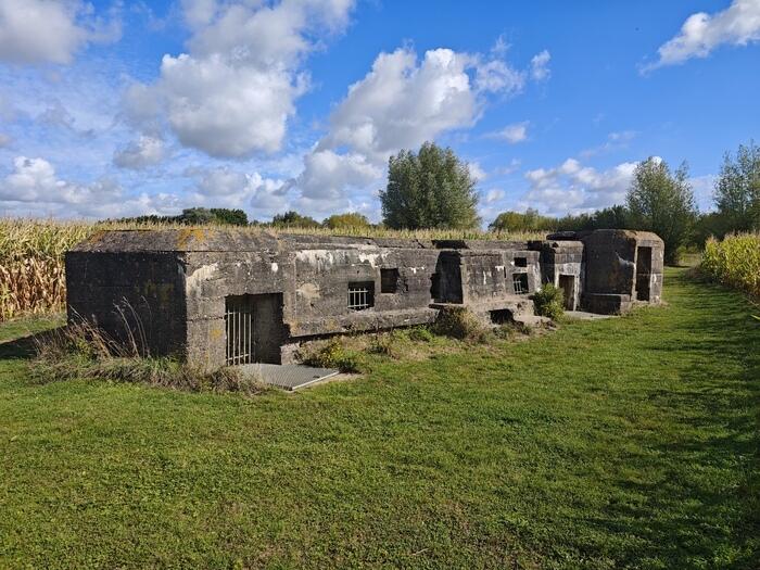 Visite guidée de l'abri bétonné de l'Abbiette
« Comprendre le blockhaus de l’Abbiette, une introduction à l’archéologie du bâti ». - JEA 2026_1