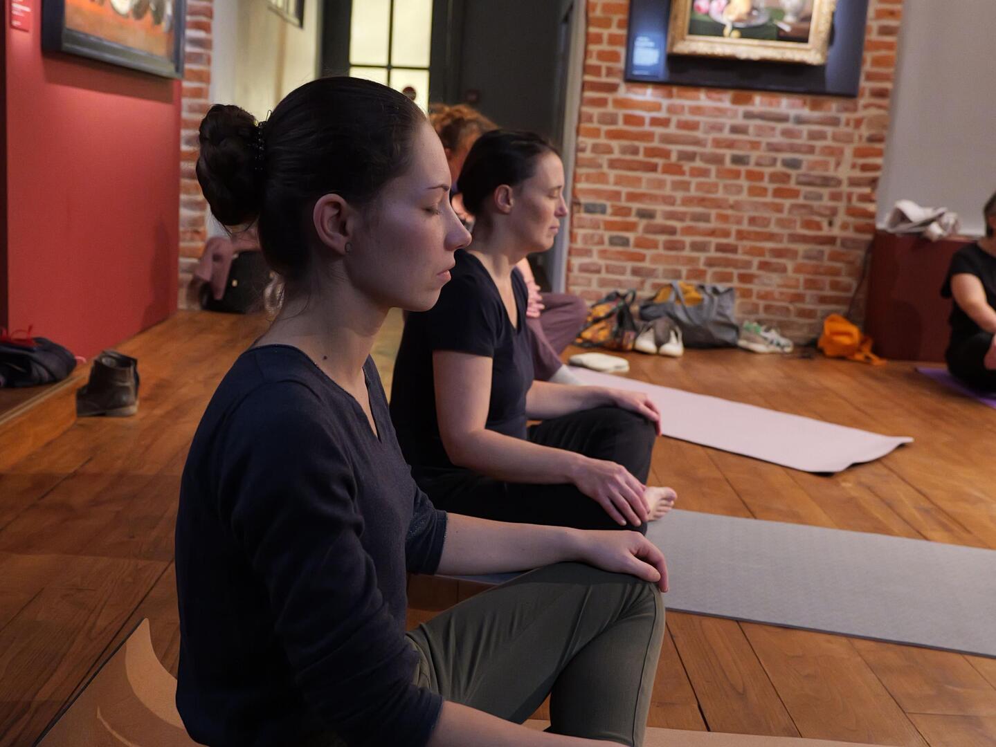 67f7c29baf19c_yoga