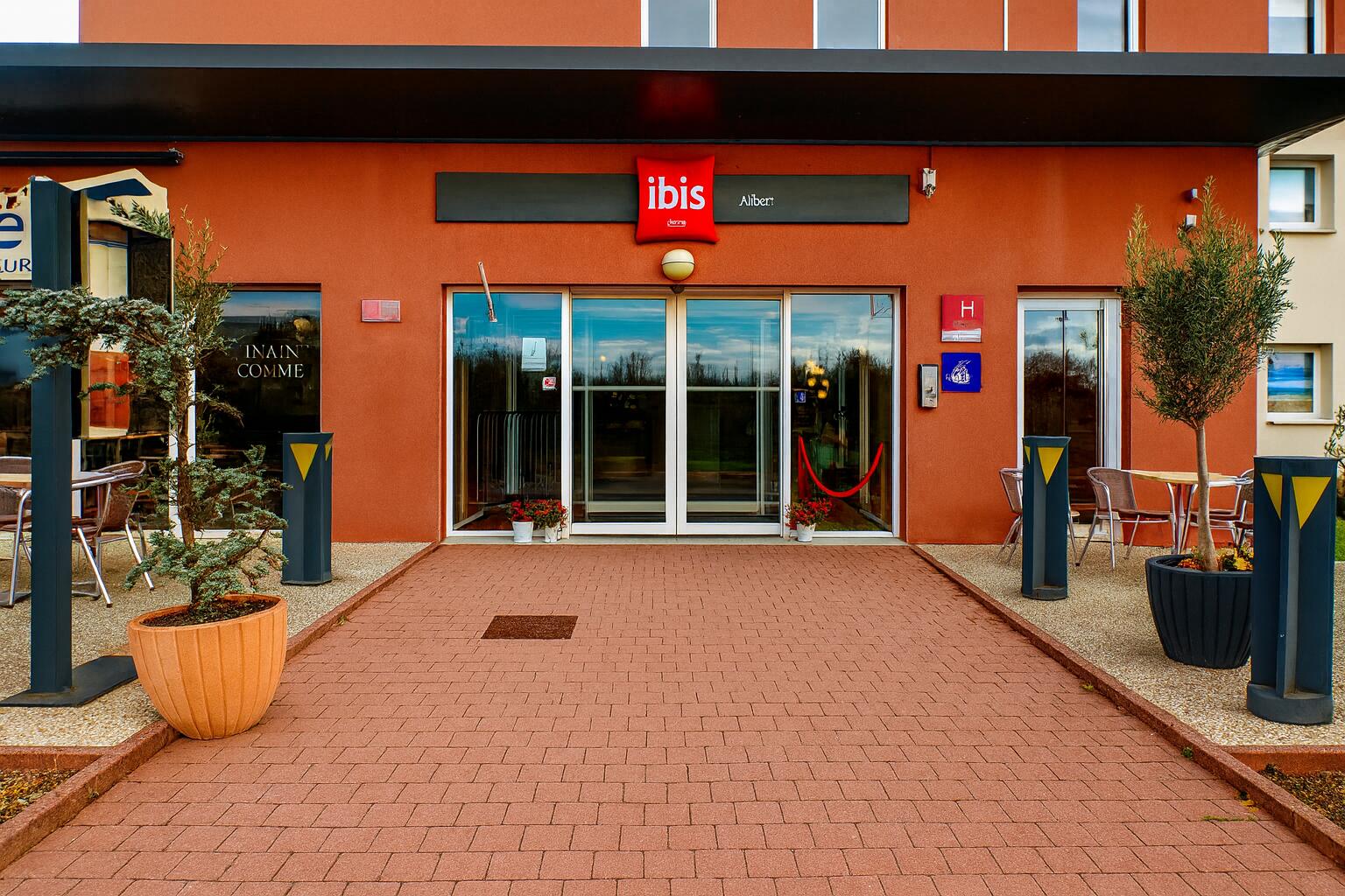 Façade Hôtel Ibis Albert - Pays de la Somme