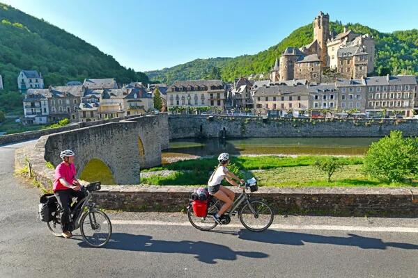 Vallée du Lot à vélo (V86), ENTRAYGUES-SUR-TRUYERE/ESTAING