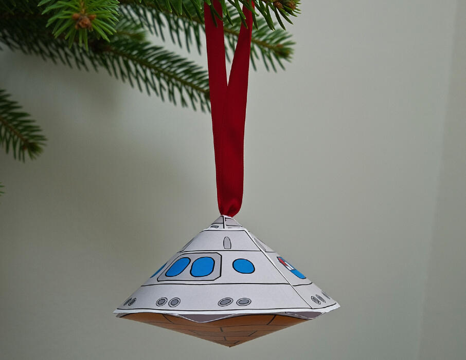 Ateliers Capsule spatiale à accrocher au sapin - Orionis, le planétarium du Douaisis - Douaisis - Nord (c)DOUAISISAGGLO.jpg