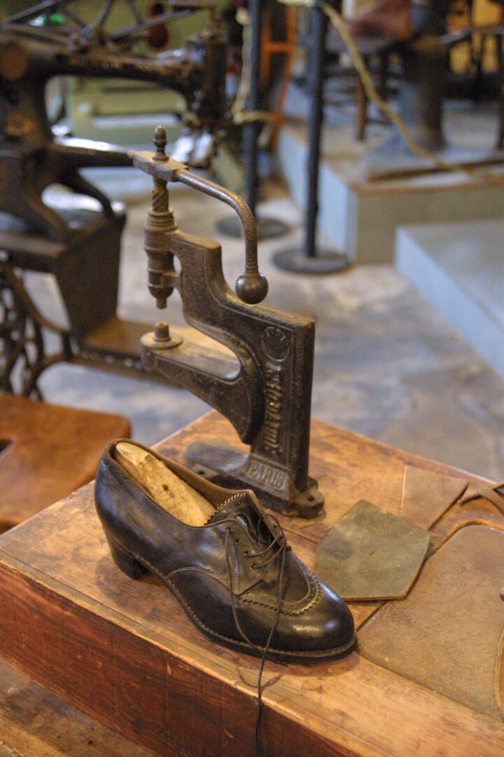 Visuel Conférence Club d'Histoire sur la chaussure.JPG
