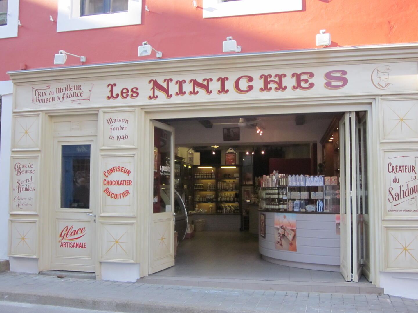 LES NINICHES-COMMERCES-LE PALAIS