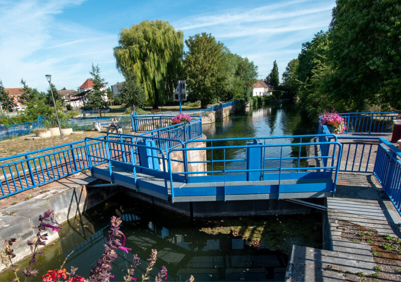 800x600_float-2800.jpg
