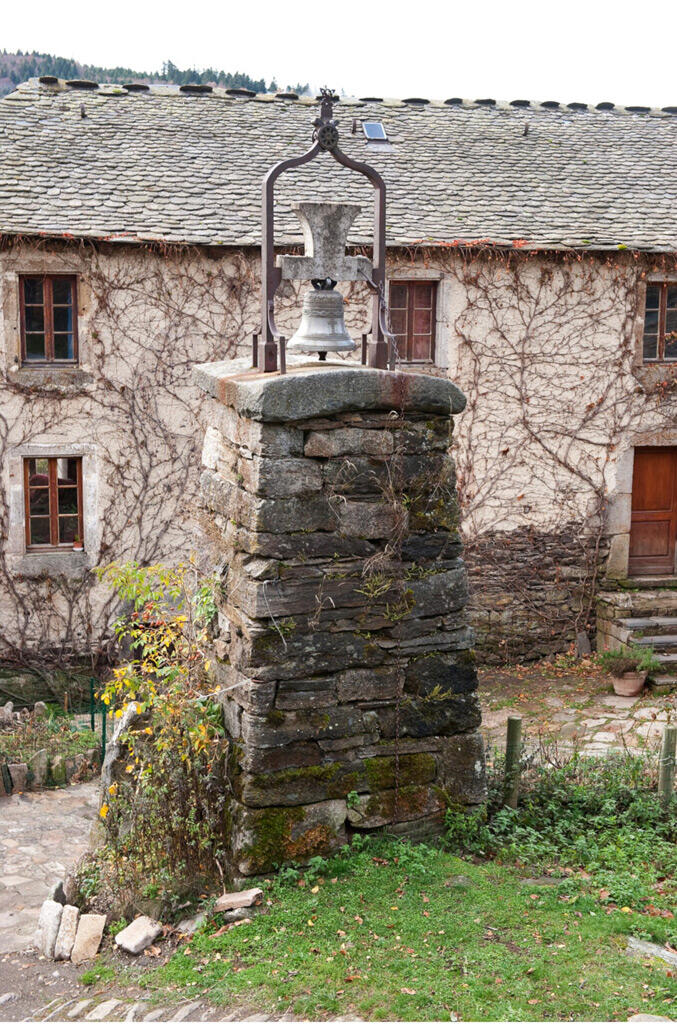 Clocher-tourmente-Auriac-1.jpg