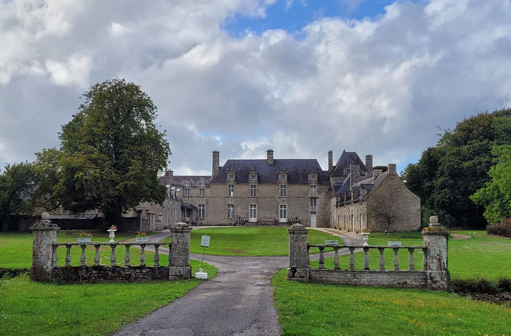 Château de la Grationnaye à Malansac.jpg