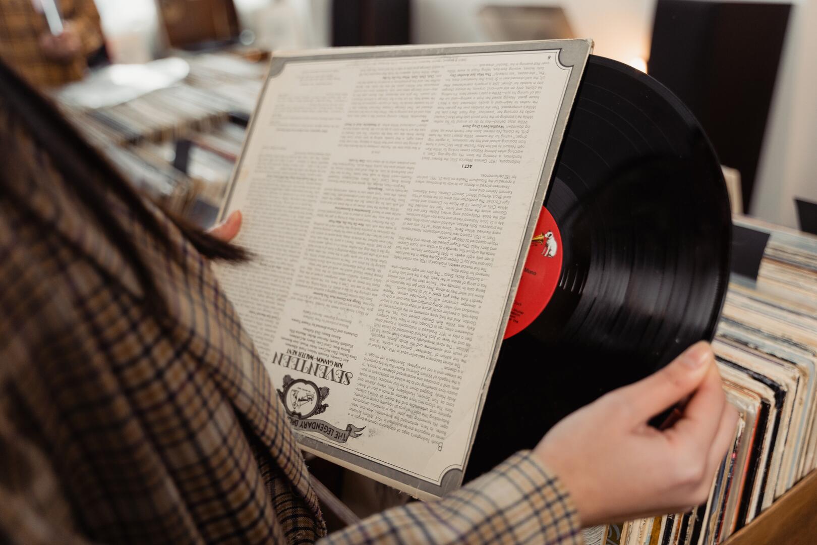 u_9iuwz8kubh-vinyl-records-7510468.jpg