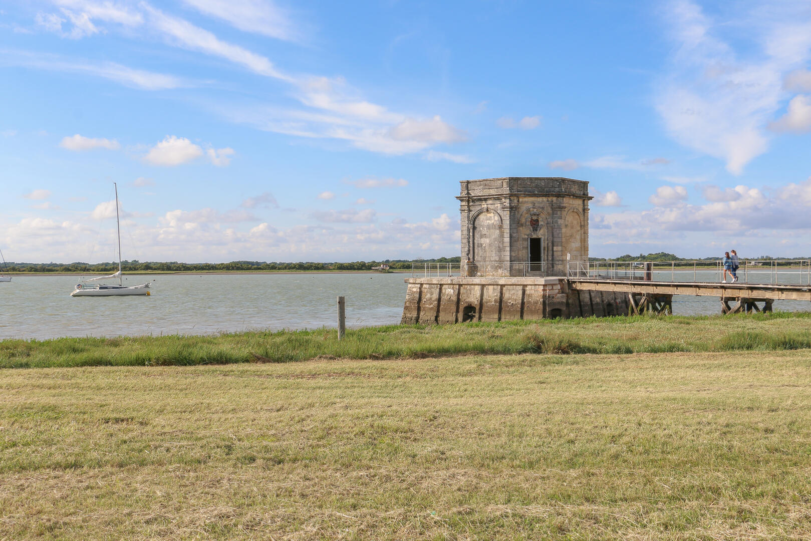 rochefort-ocean-st-nazaire-sur-charente-fontaine-lupin © Caroline Jarry.jpg