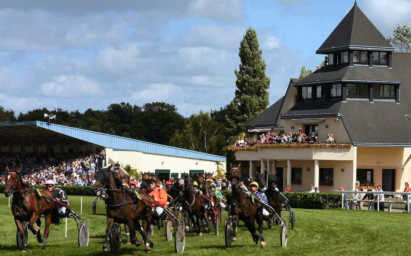 Courses hippiques Questembert.JPG