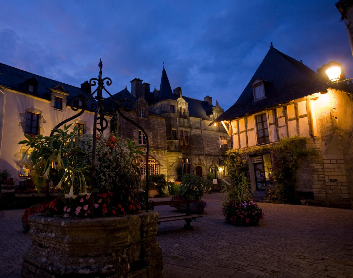 Rochefort-en-Terre-nocturne.jpg