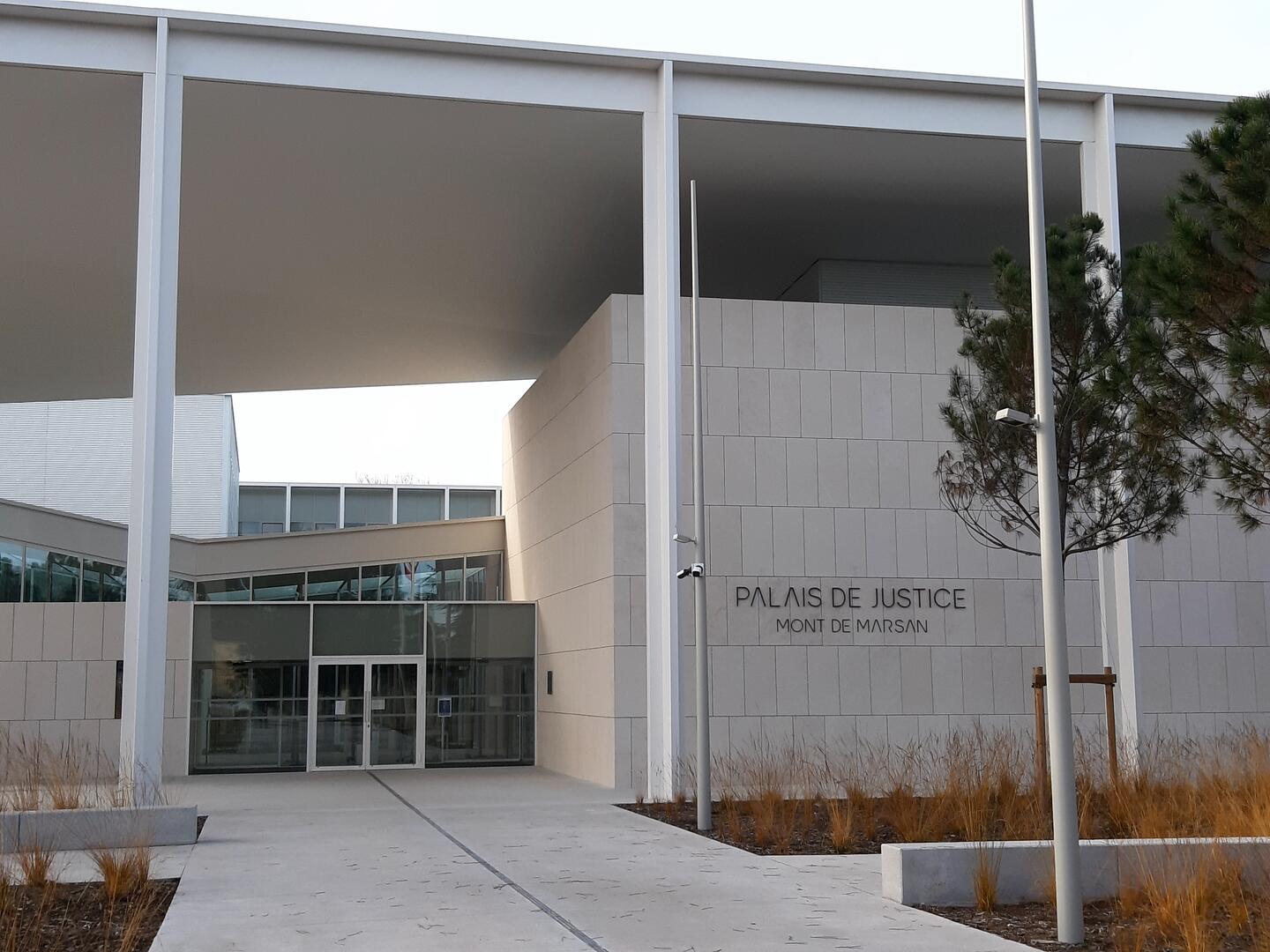 Palais_de_justice_Mont-de-Marsan_01.jpg