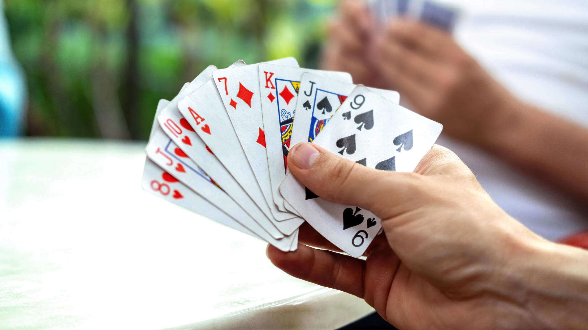 Carte belote jeu ©Image de frimufilms sur Freepik.jpg
