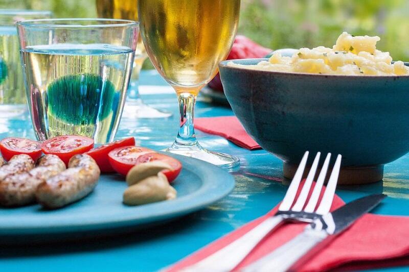 garden-party-364593_960_720