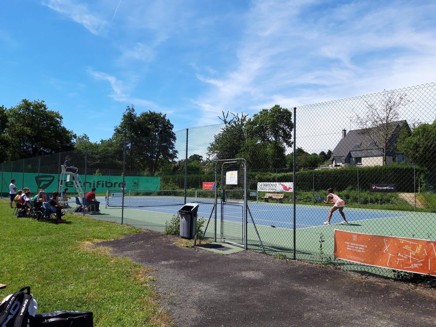 Courts de tennis extérieurs