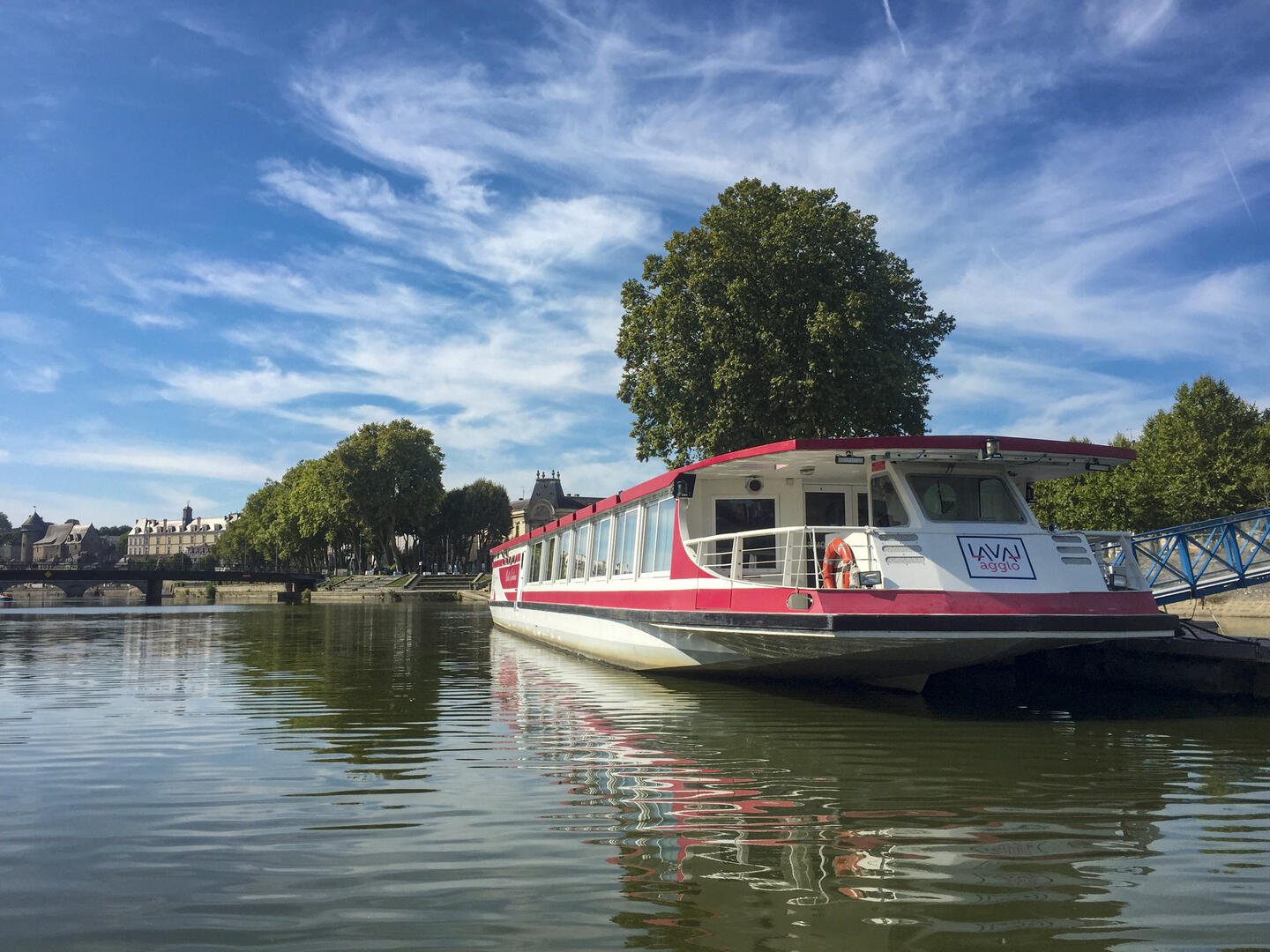 Vallis Guidonis Déjeuner Croisière sur la Mayenne