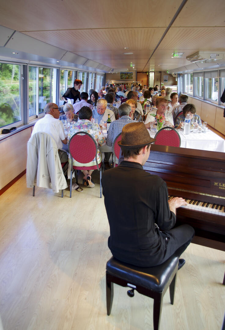 Dîner croisière en musique sur la Mayenne