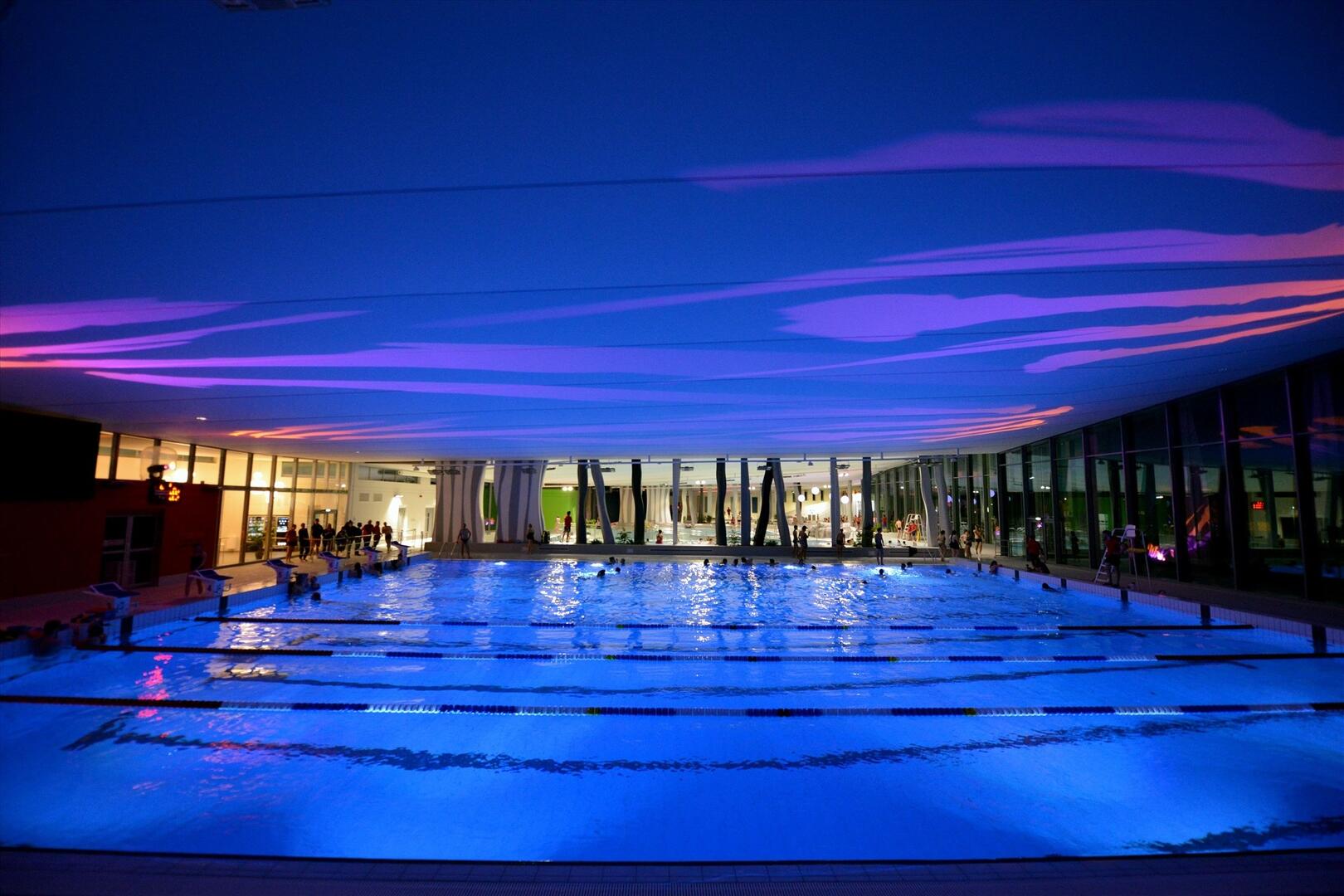 L'Aquaparc à Saint-Nazaire en soirée