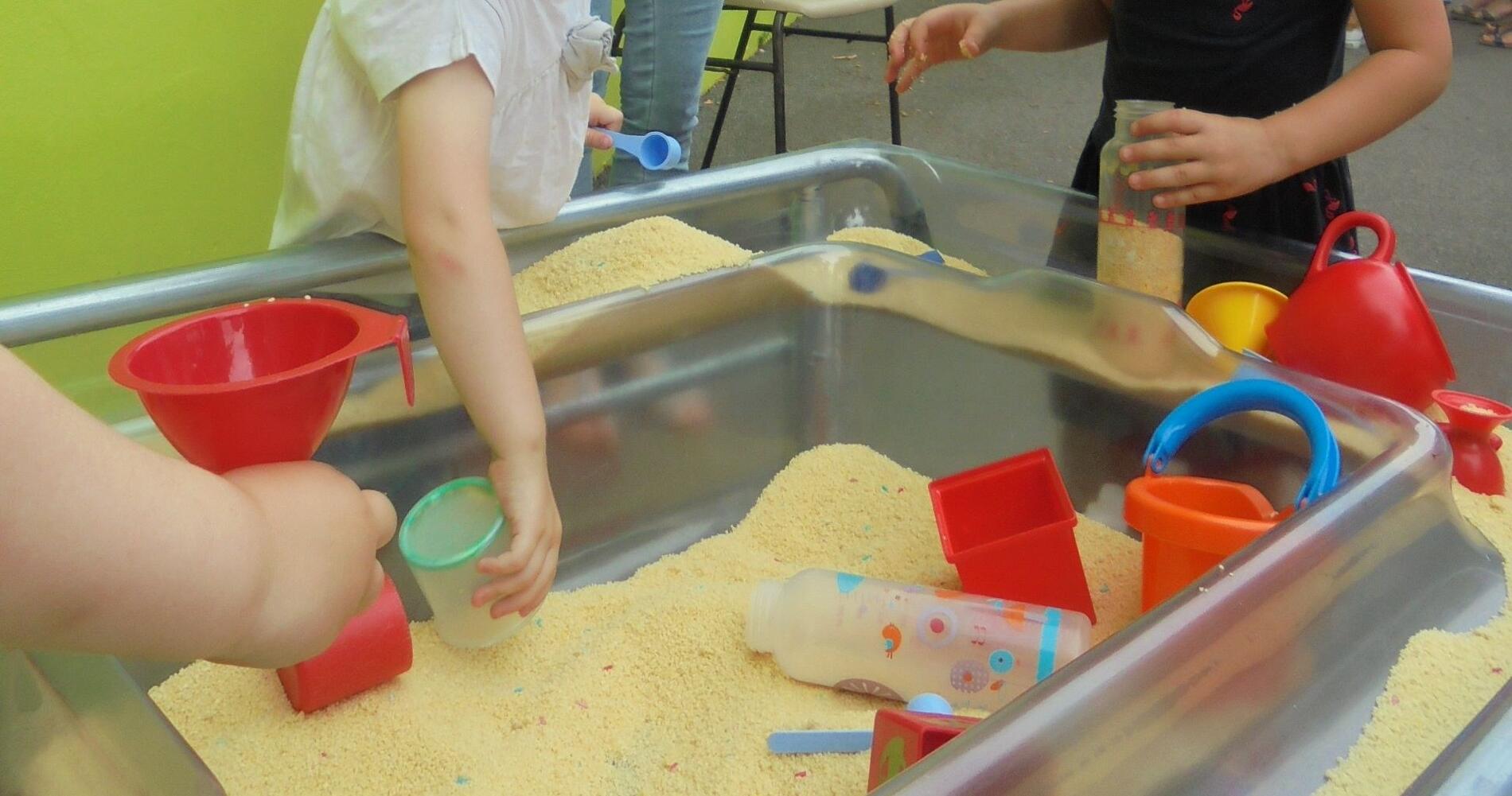 Atelier Parents Enfants Manipulation graines