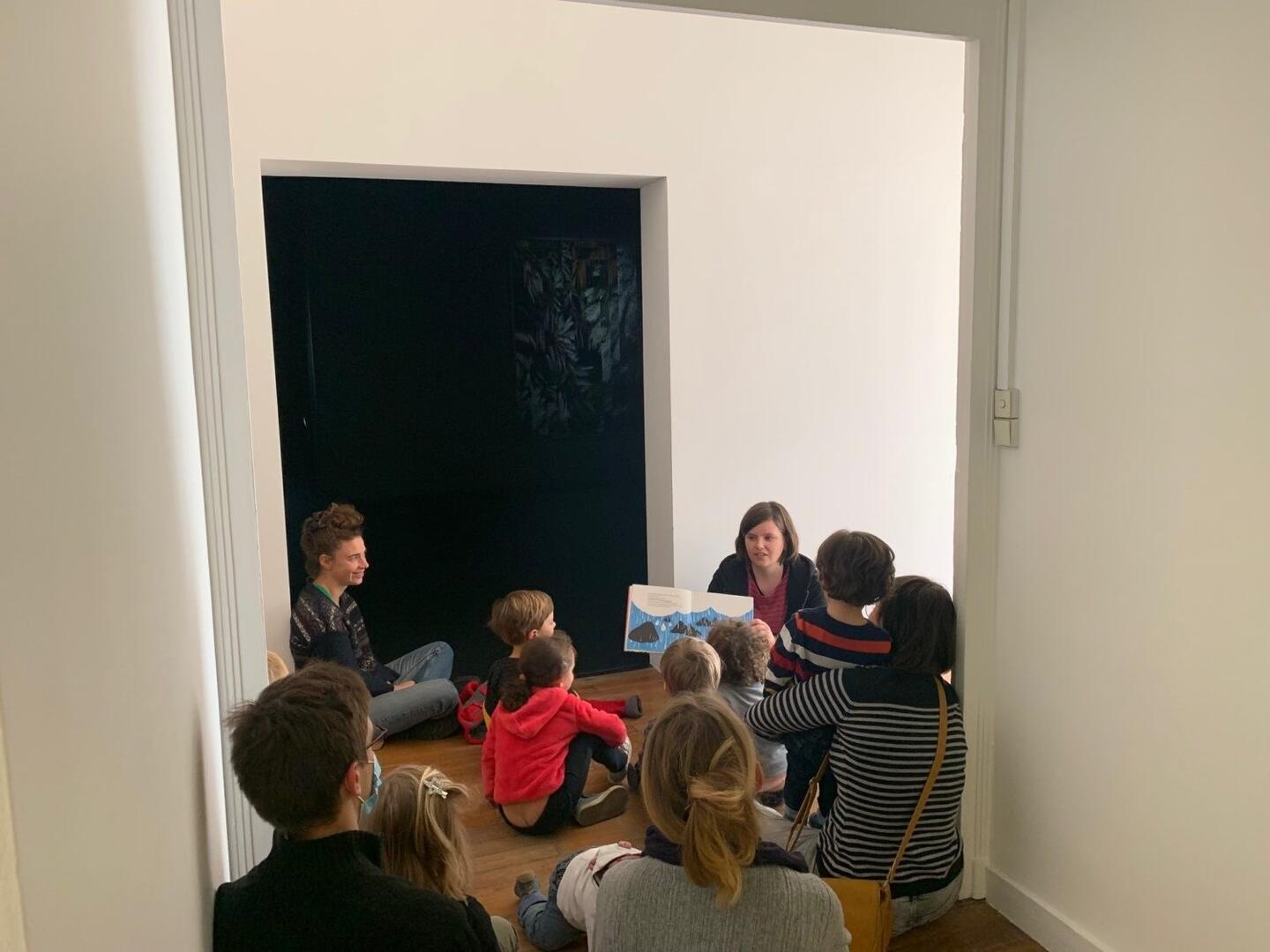 Visite contée lors de l'exposition Post Atlantica, 2021.