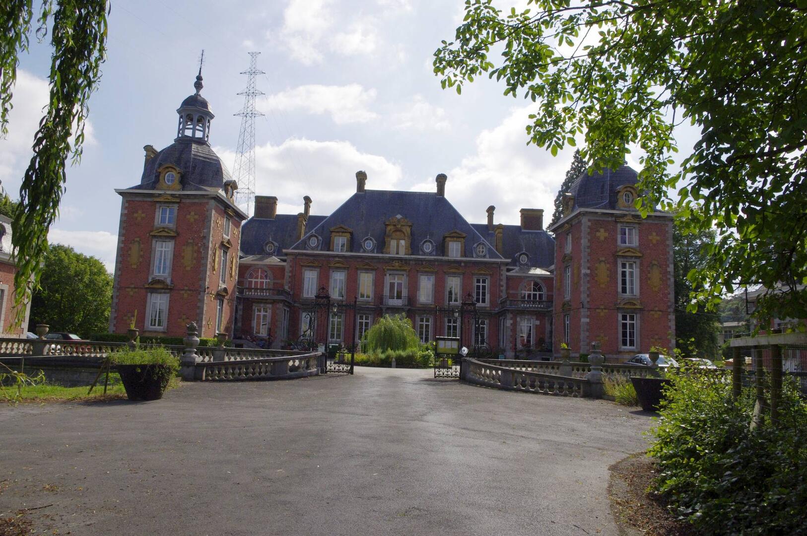 Neuville-chateau-c-Traumrune