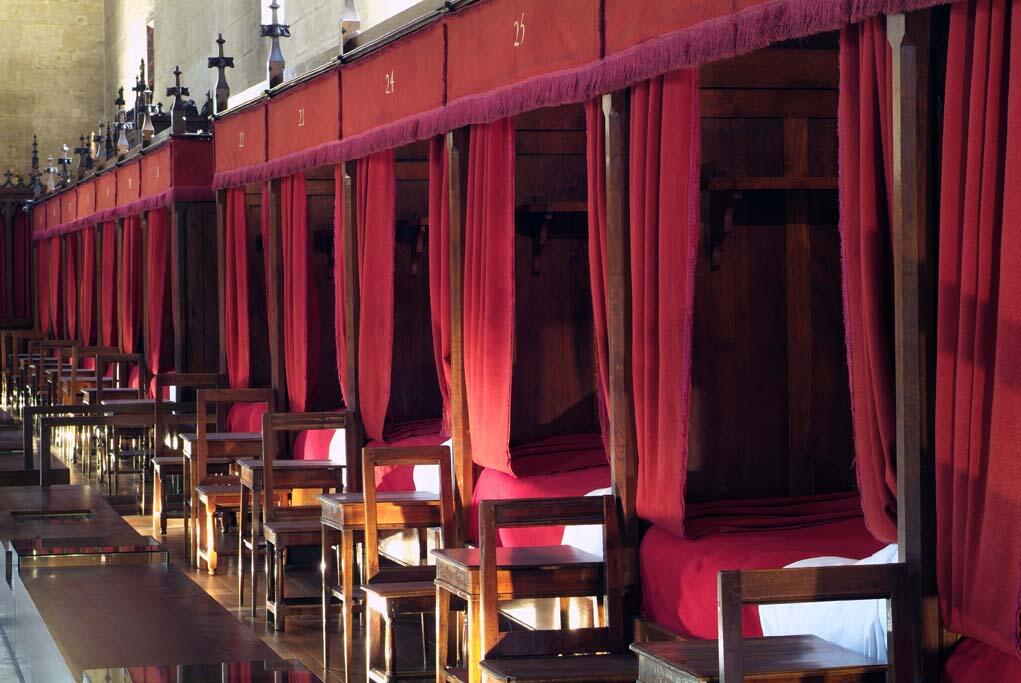 les lits de la salle des Pôvres