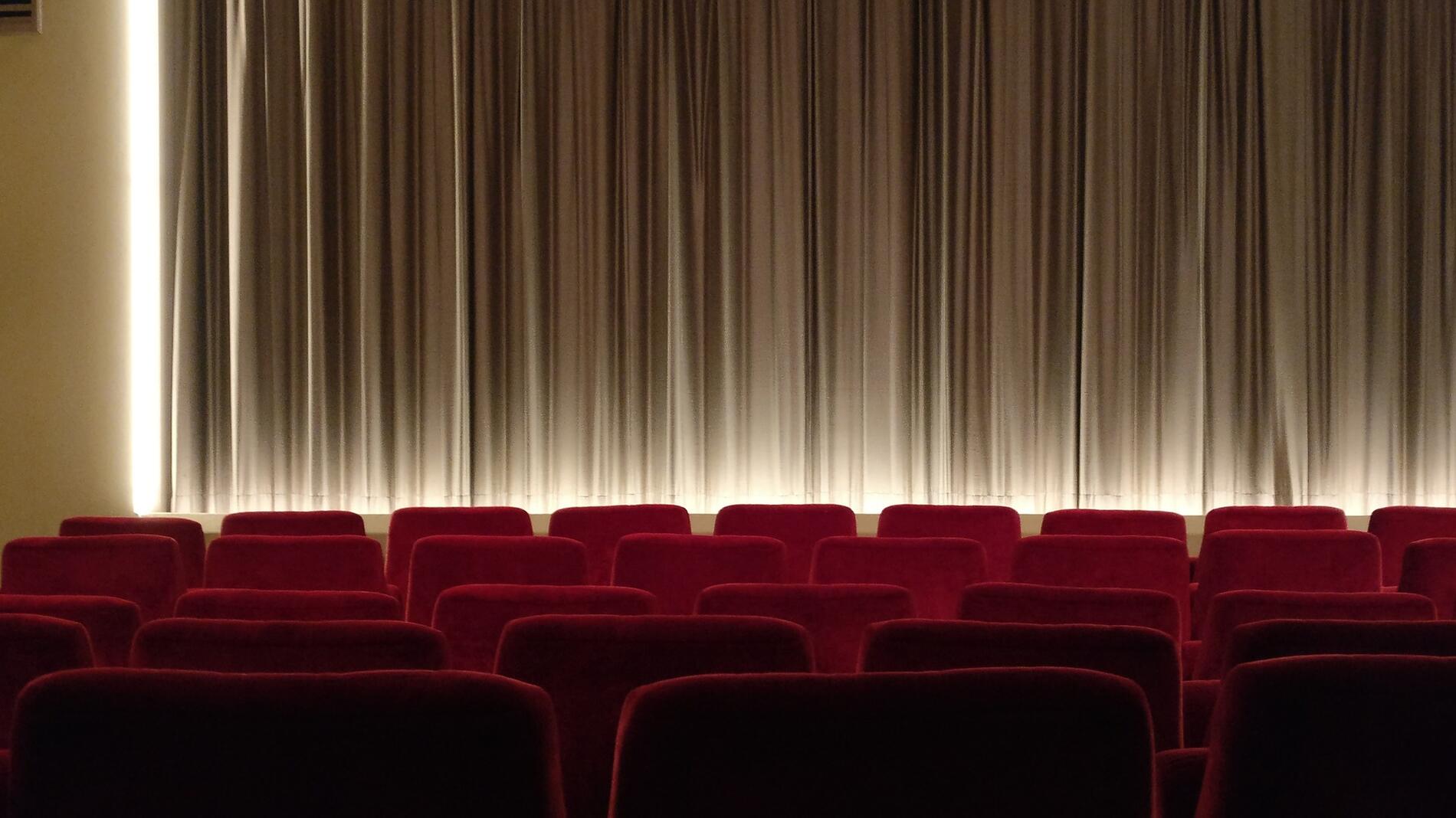 movie-theater-g7dade8943-1920-1049656