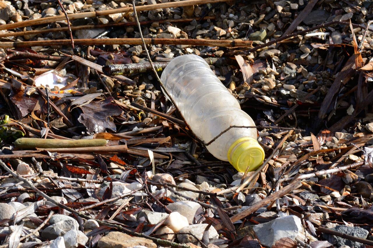 plastic-bottle-g14ebf4acc-1280-251641