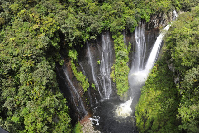 4e03f_bassins-cascades-takamaka26-CREDIT-IRT-serge-gelabert-dts-12-2015.jpg_1