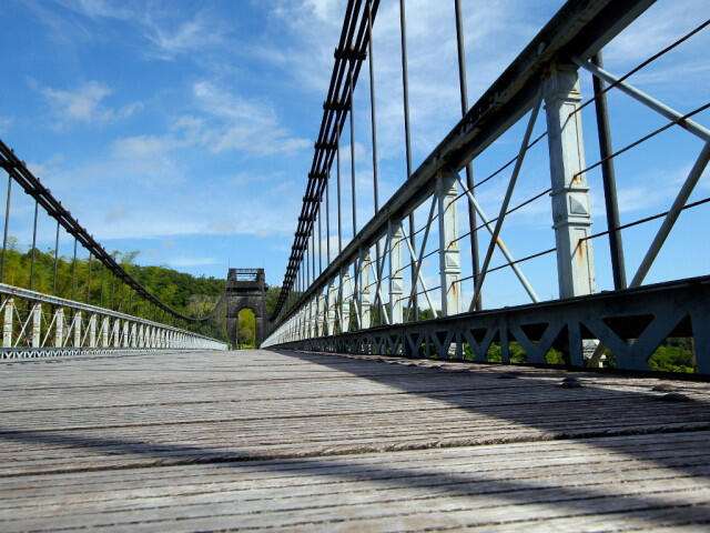 8b09d_pont-suspendu-riviere-est.jpg_1