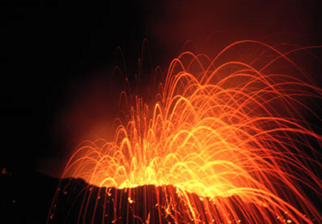 30211_Volcan-en-eruption-1.jpg_1