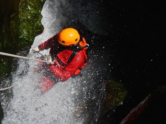 4a51d_canyon-canyoning-reunion-escaladecanyon-alazard-3-1.jpg_1
