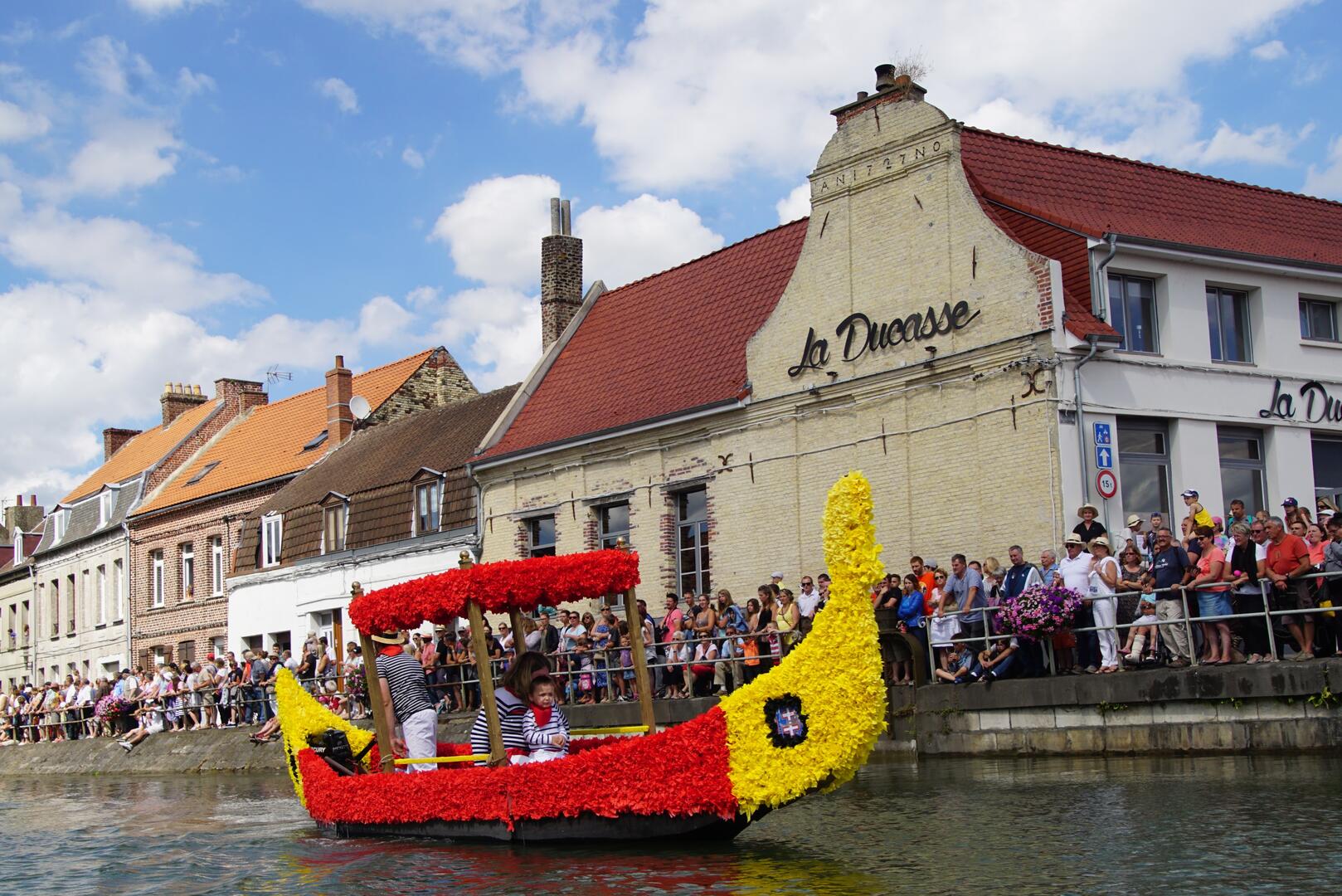 JUILLET_Cortege nautique©Tourisme en pays de saint omer