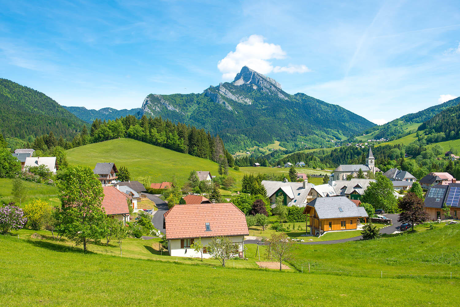 Hameau de St Hugues et son église