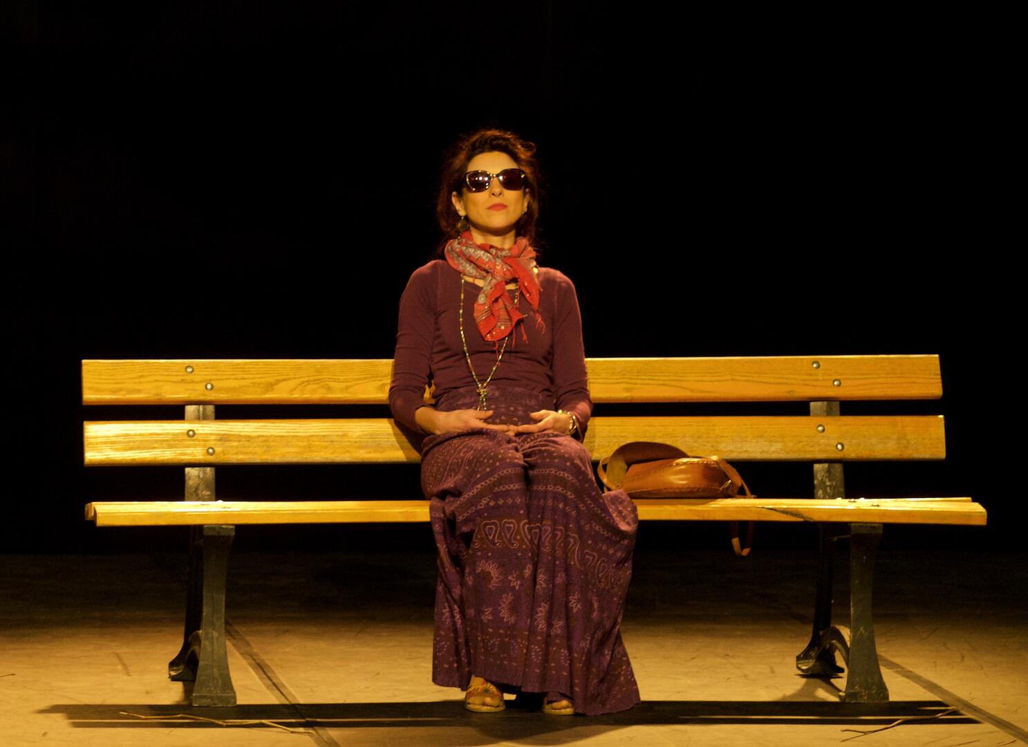 Echos 25-26 : A quoi servent les points-virgules - Compagnie Le Chat du désert, La Pierre_La Pierre