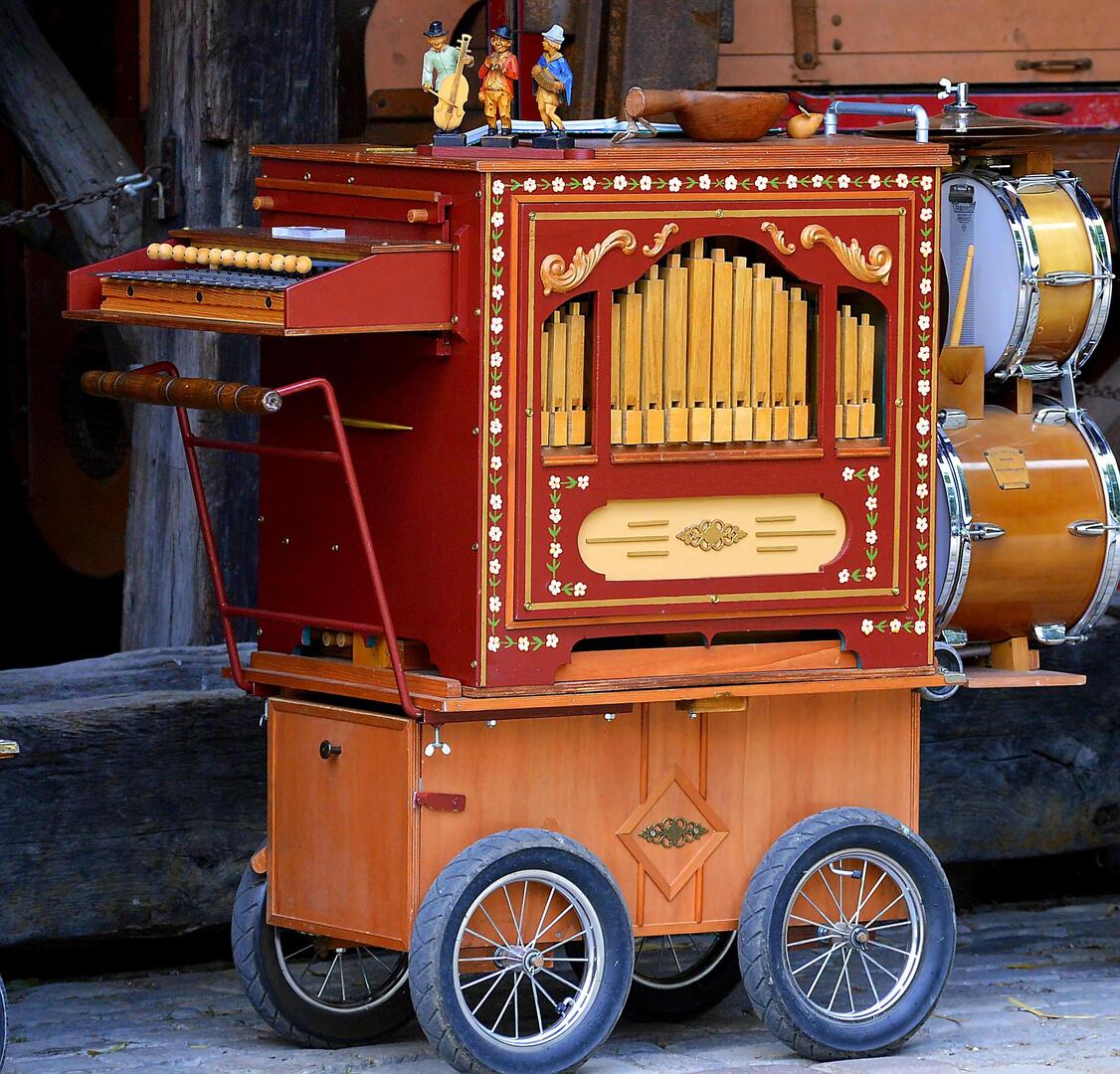Animation festive sur le marché_Marcillat-en-Combraille