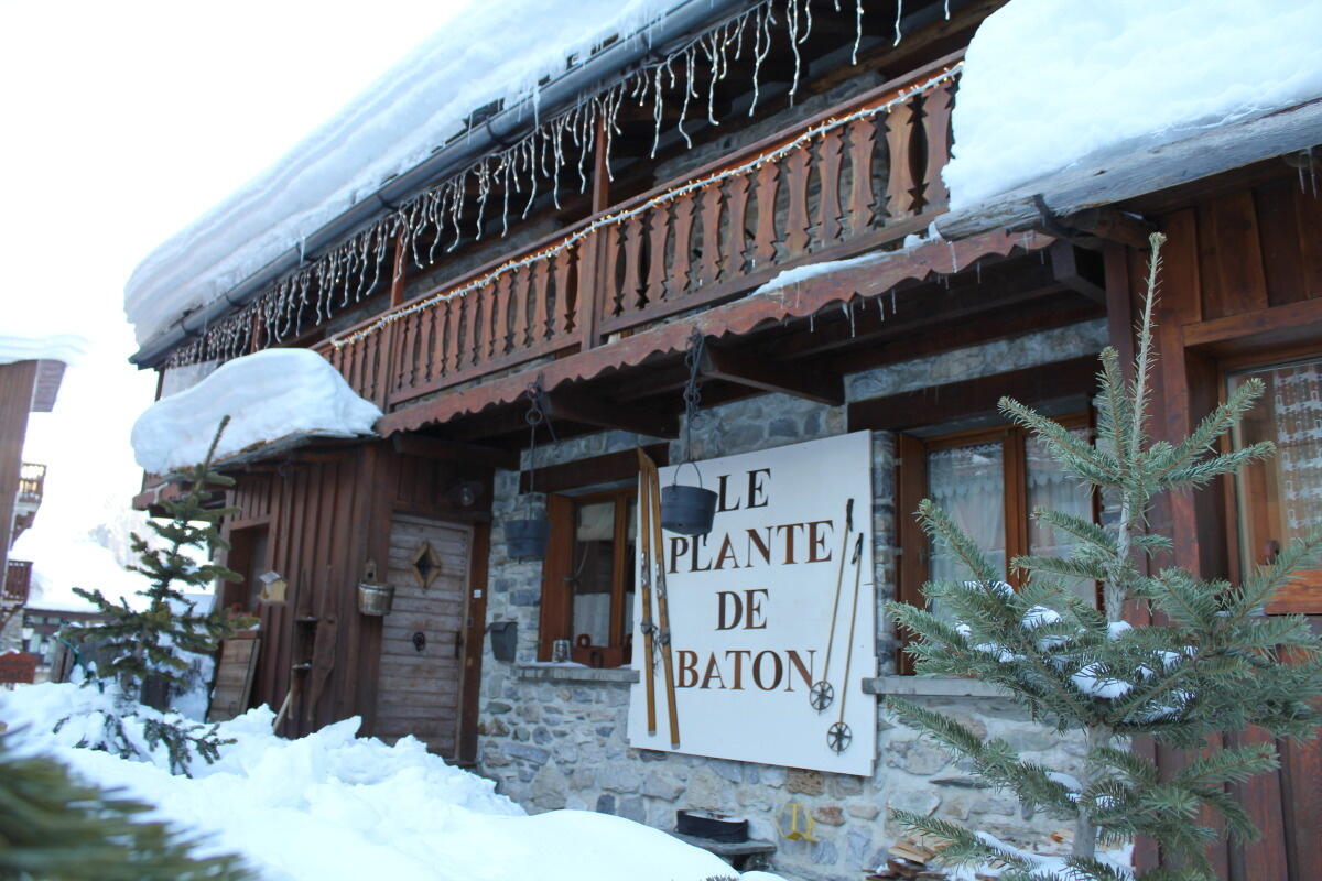 Devanture extérieure hiver - Le planté de bâton Val d'Isère