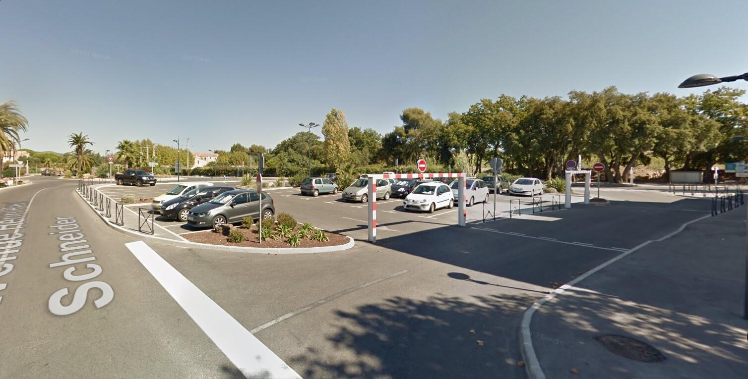 Parking Bussone à La Londe les Maures