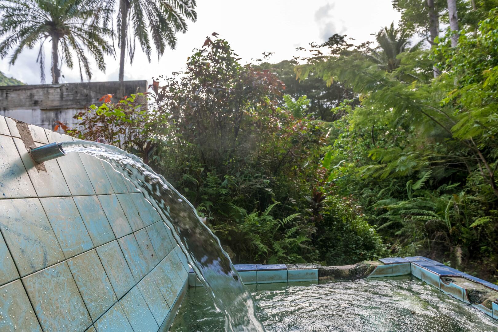 Source d'eau chaude à Canala