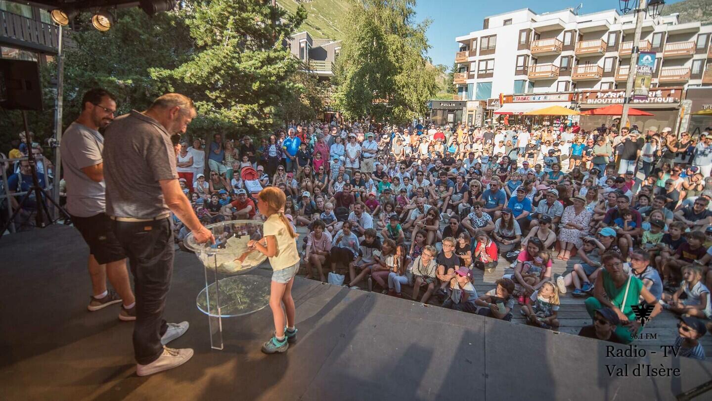 Tombola des commerçants à Val d'Isère en été