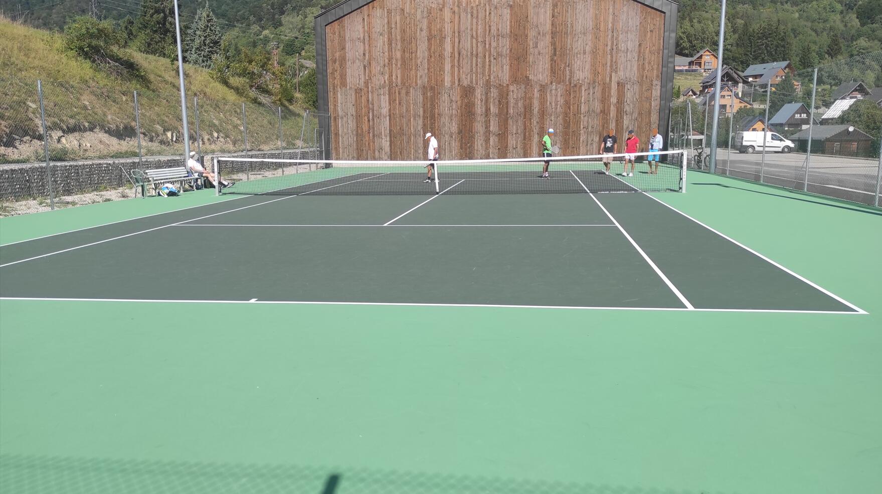 Terrain tennis extérieur