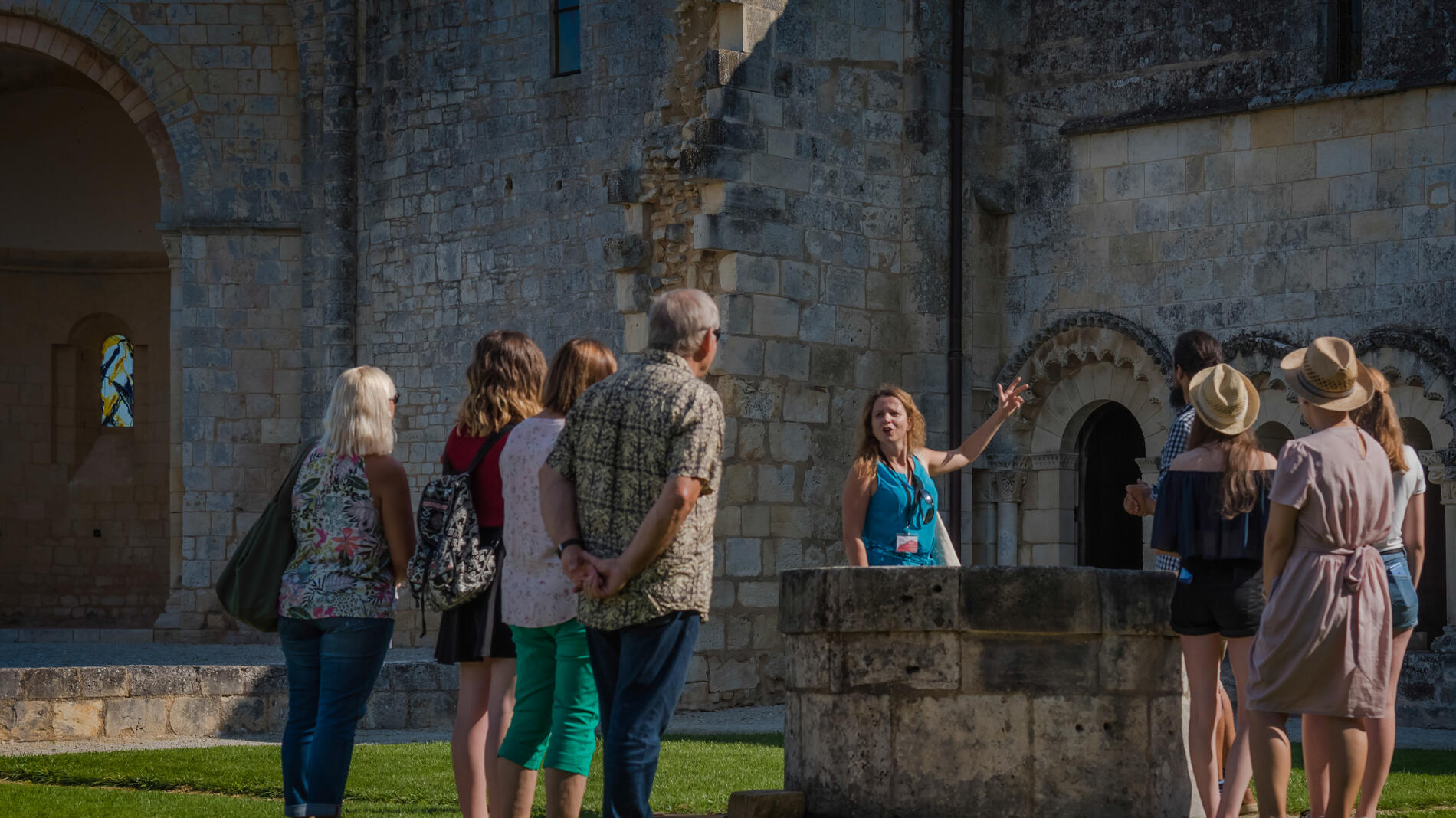 Visite guidée de l'Abbaye de Trizay en groupe_Trizay