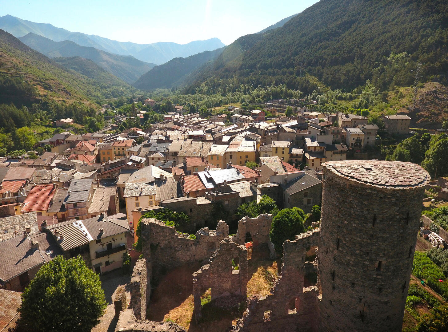 Vue du chateau et village