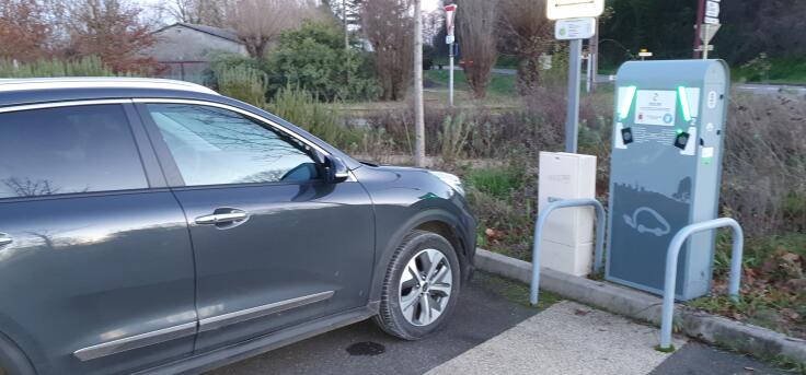 Borne de recharge électrique_Bourret