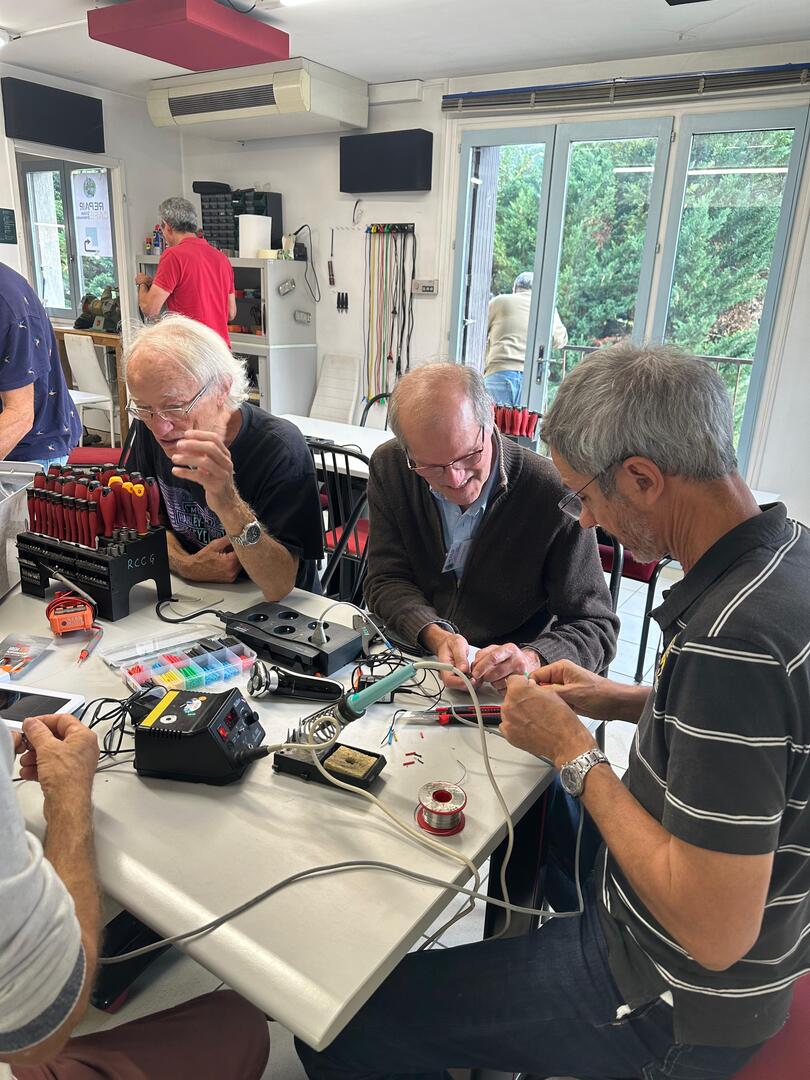 SERD - réparation de vos appareils électriques dans les Repair Cafés éphémères_Saint-Nazaire-les-Eymes