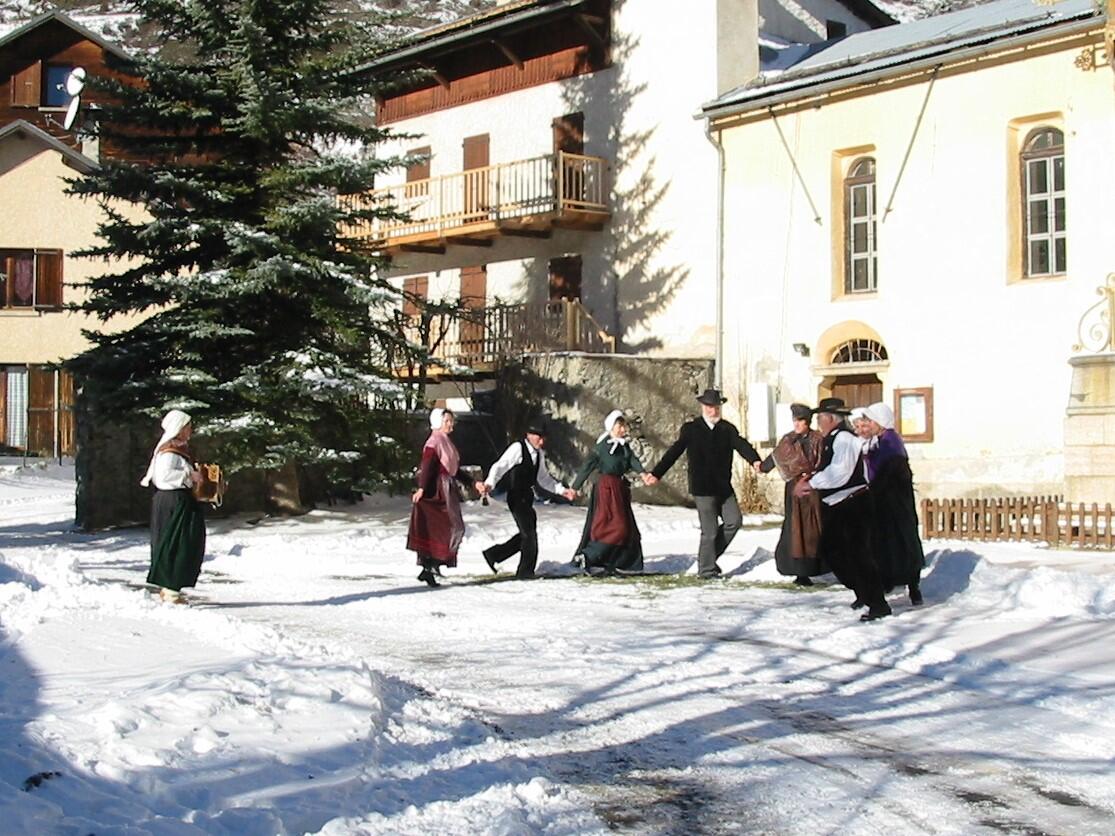 Les Gounellouns pour la fête des pères à Fort-Queyras_Château-Ville-Vieille