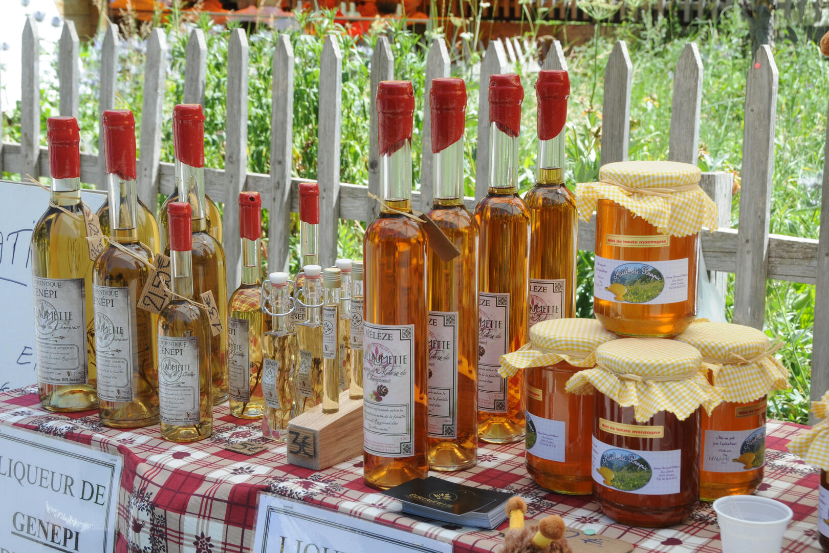 Produits locaux sur le marché d'Orcières Merlette