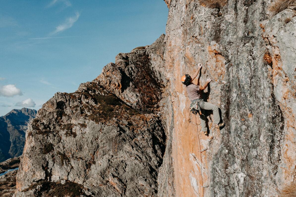 Initiation à l'escalade en falaise pour les ADOS_Oz-en-Oisans