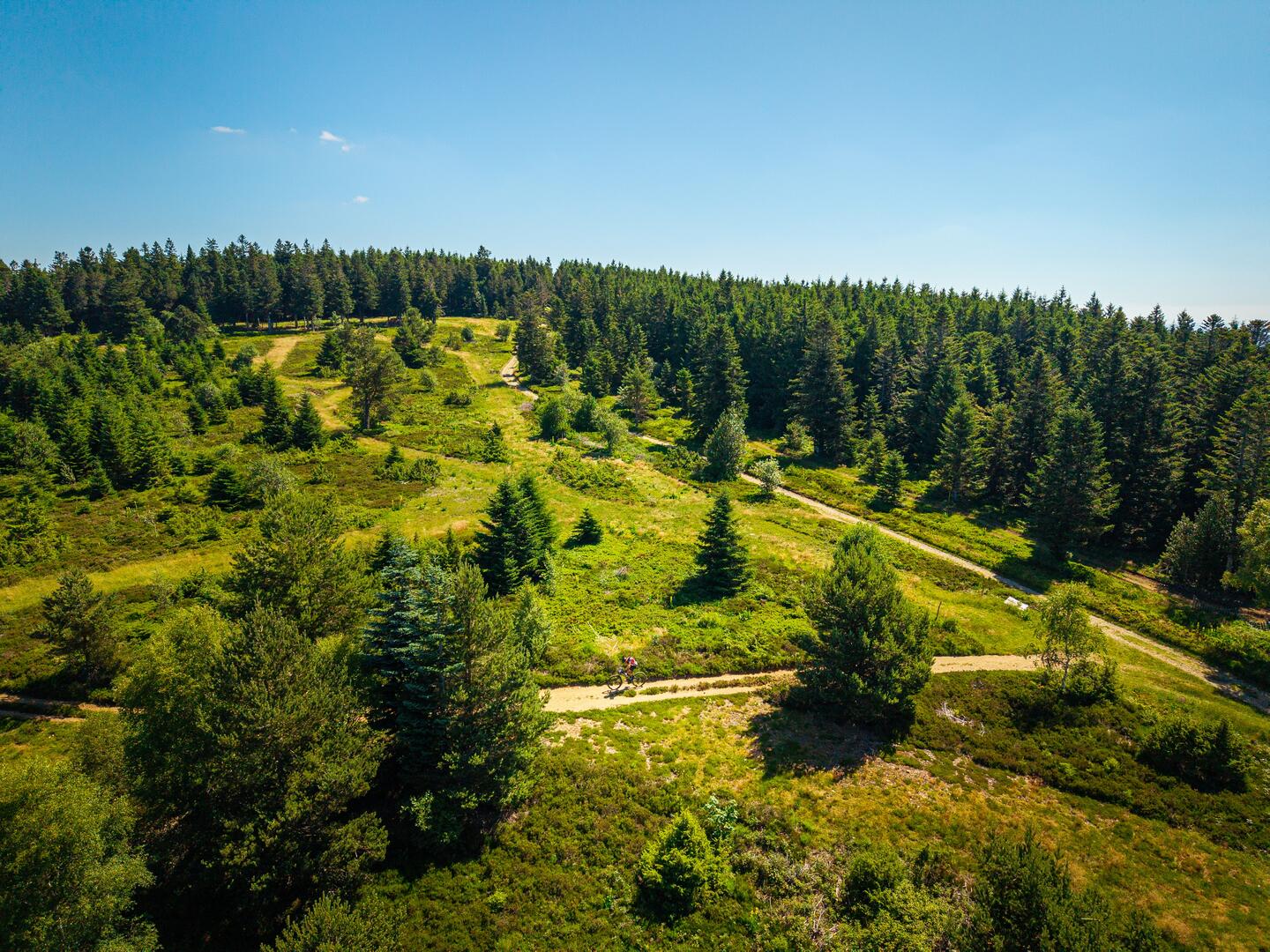 N°66 - Le bourg de Chalmazel - Espace VTT-FFC Massif des Bois Noirs_Chalmazel - Jeansagnière